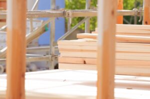 住宅着工数6カ月連続減少──数字の裏に見える「生活者心理」と「住宅市場の転換点」